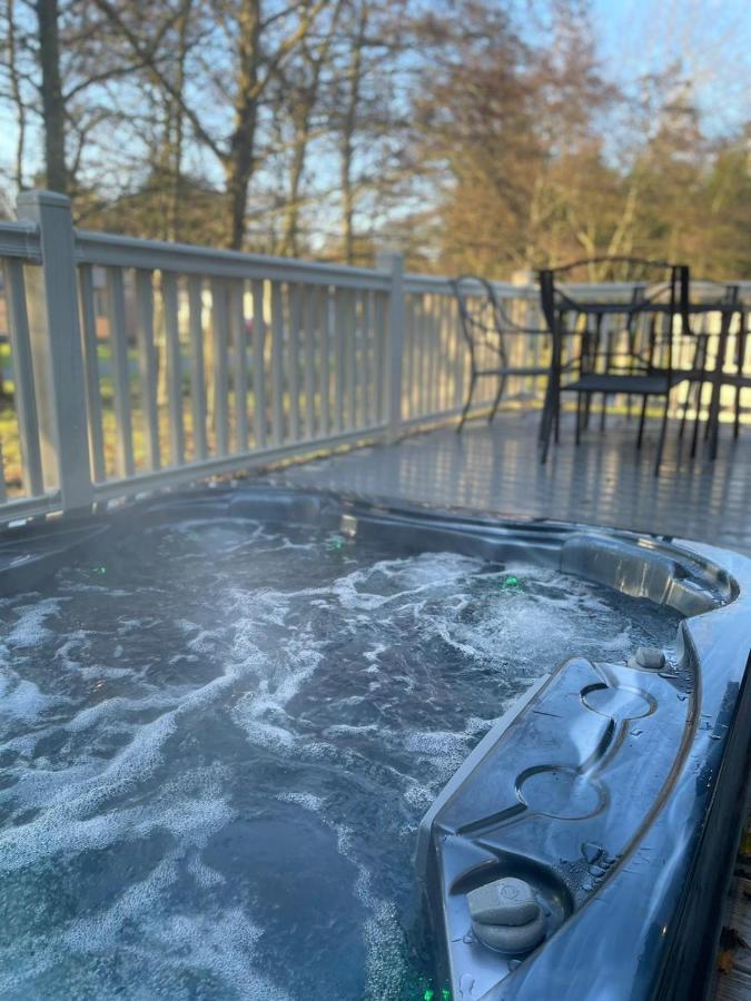 Brackencroft Lodge With Hot Tub York Exterior foto